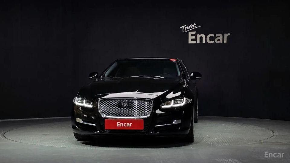 Jaguar XJ