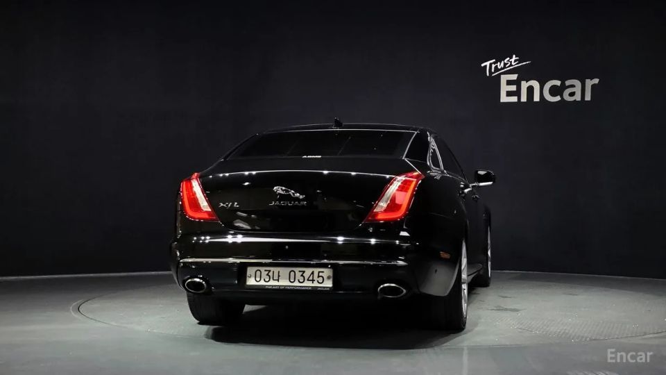 Jaguar XJ