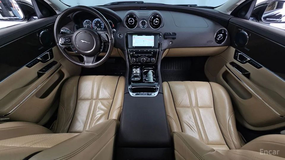 Jaguar XJ