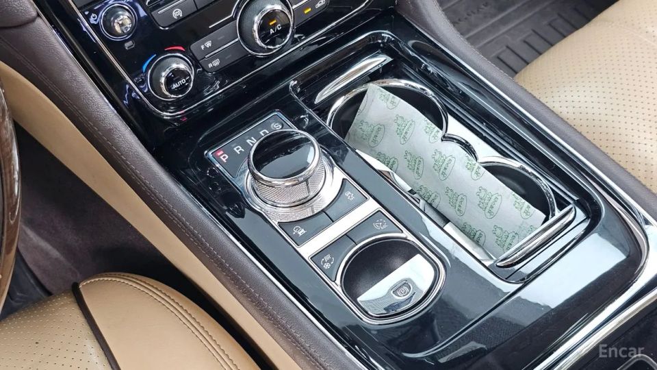 Jaguar XJ