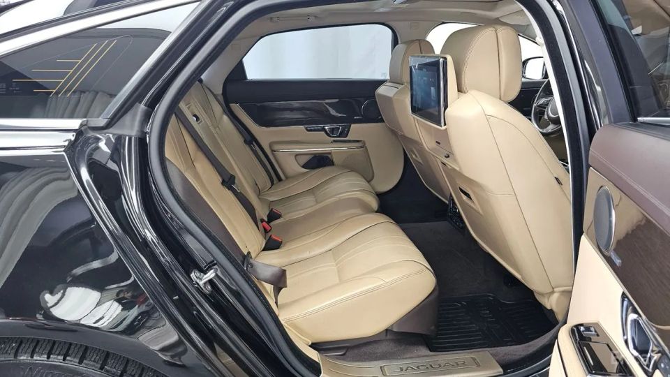 Jaguar XJ