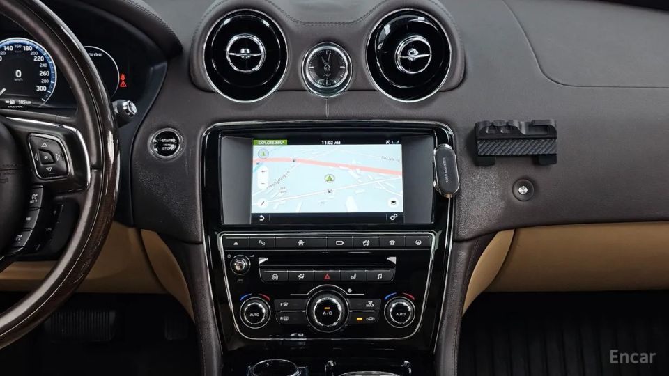 Jaguar XJ