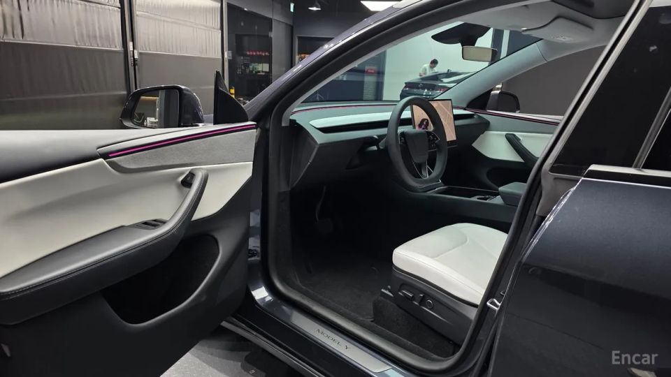Tesla model-y