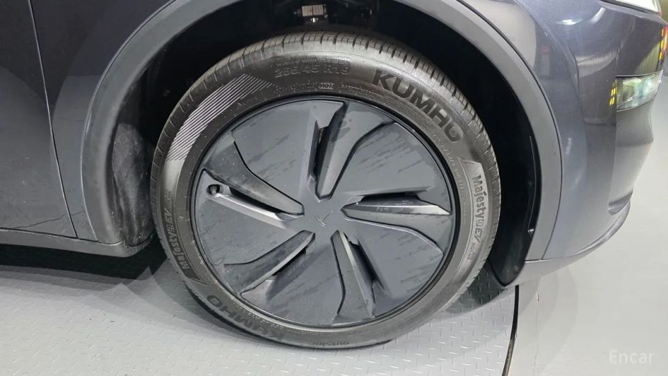Tesla model-y