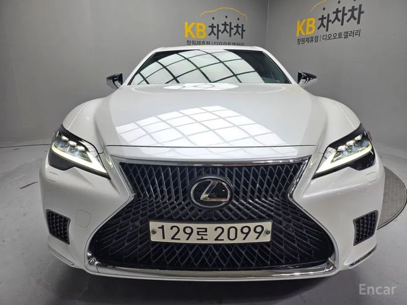 Lexus LS