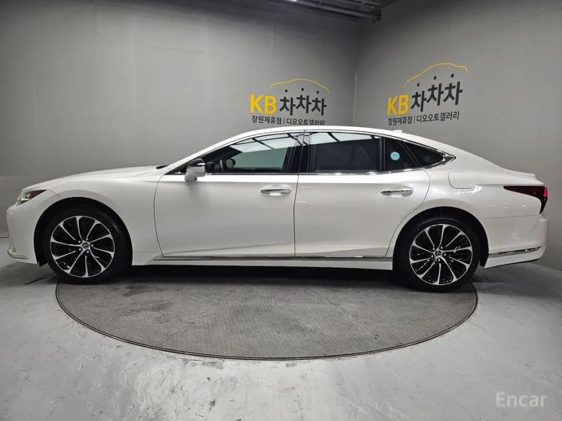 Lexus LS
