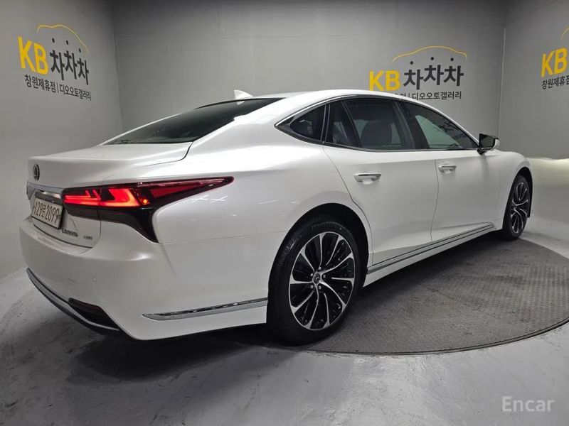 Lexus LS