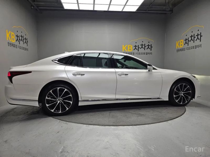 Lexus LS