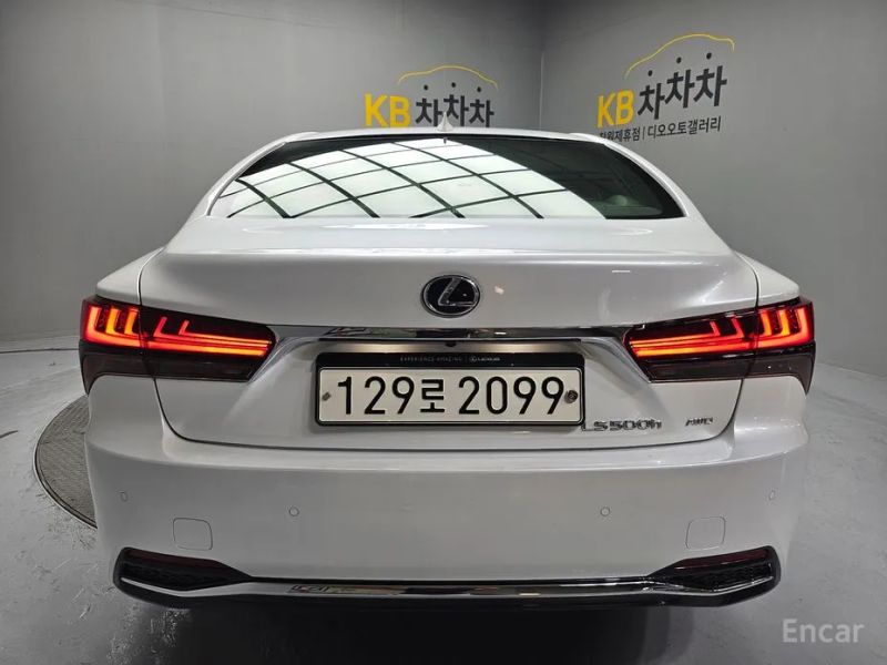 Lexus LS