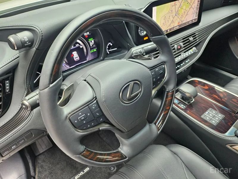 Lexus LS