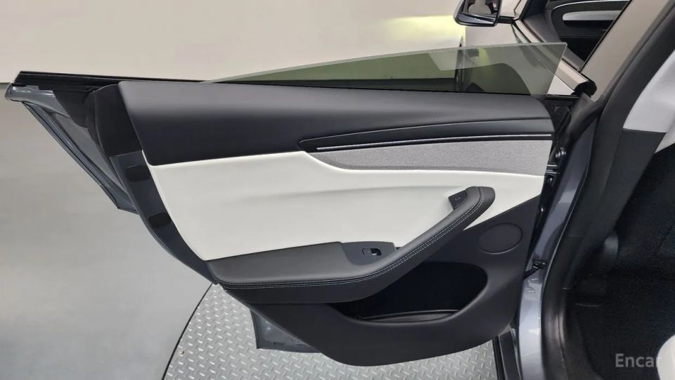 Tesla model-y