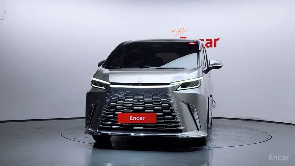 Lexus LM