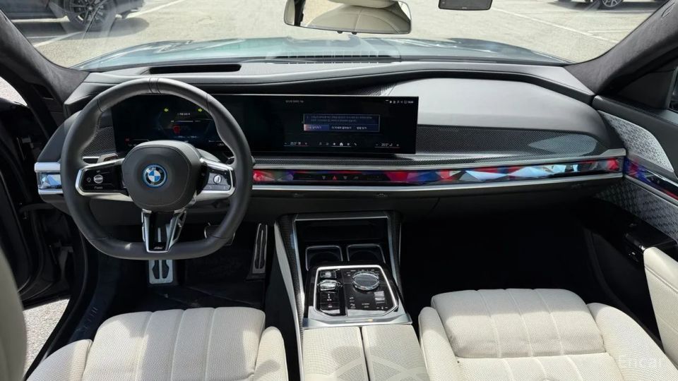 BMW i7