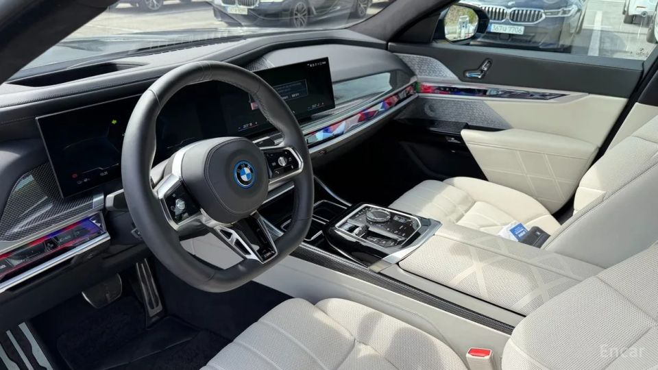 BMW i7