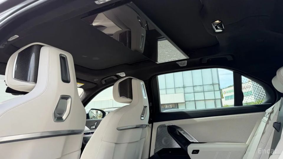 BMW i7