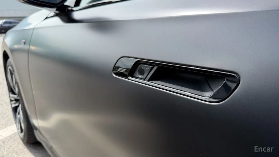 BMW i7