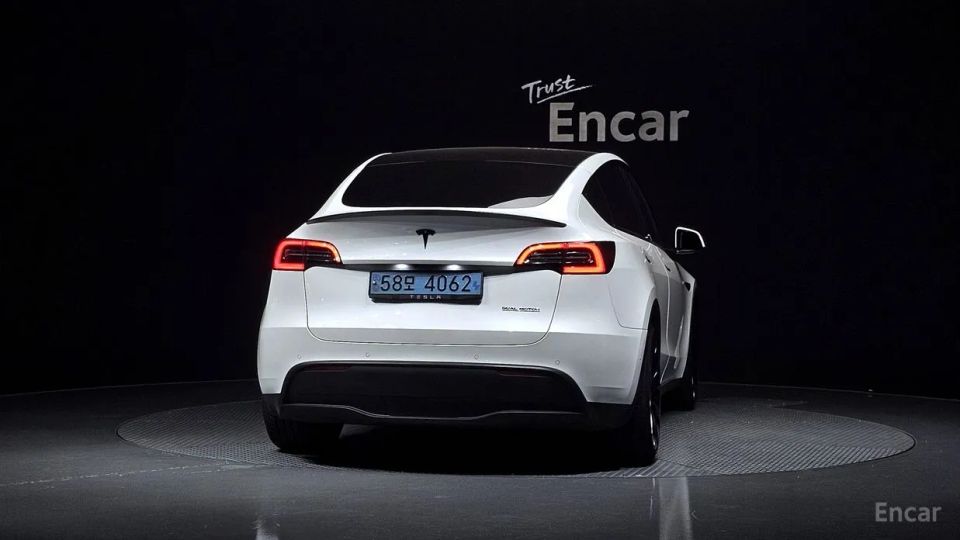 Tesla model-y