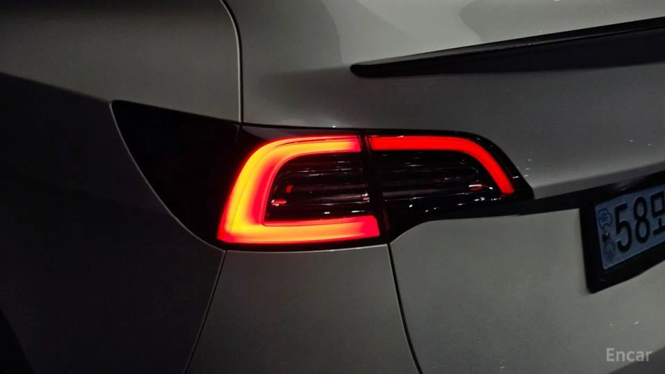 Tesla model-y