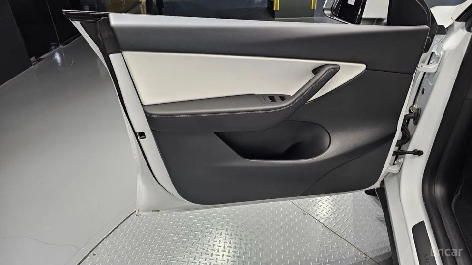 Tesla model-y