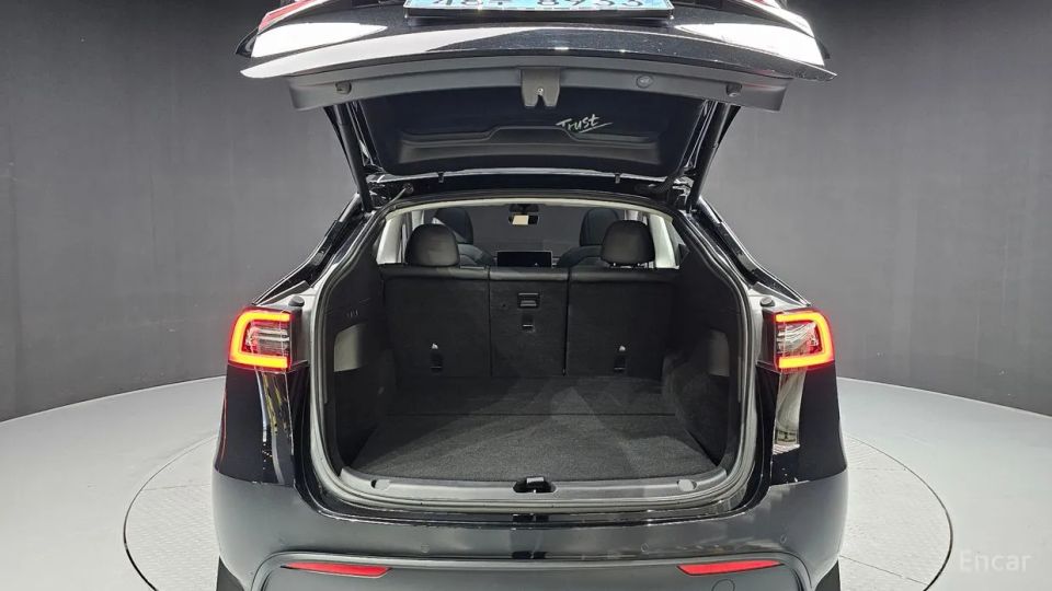 Tesla model-y