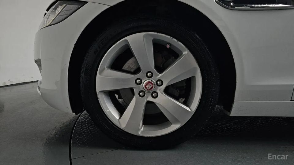 Jaguar xf