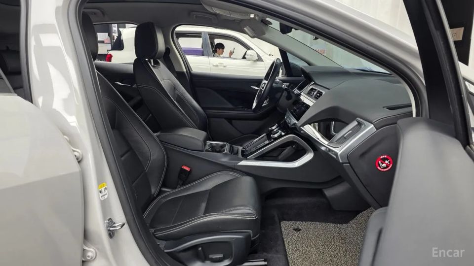 Jaguar I-PACE