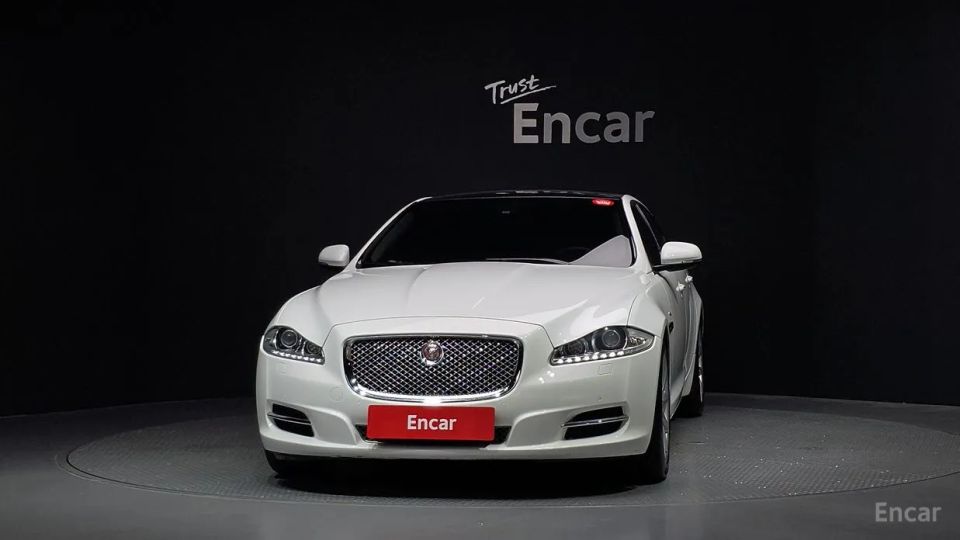 Jaguar XJ