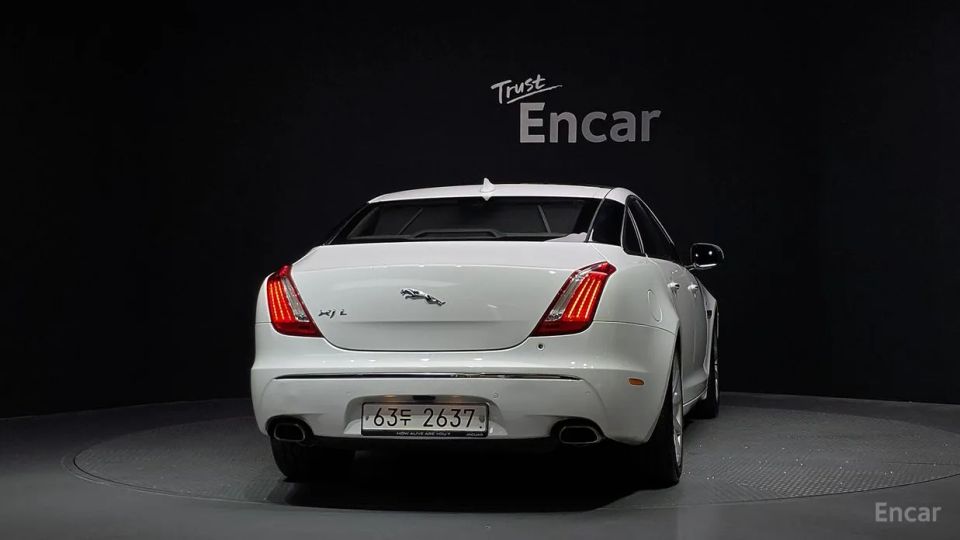 Jaguar XJ