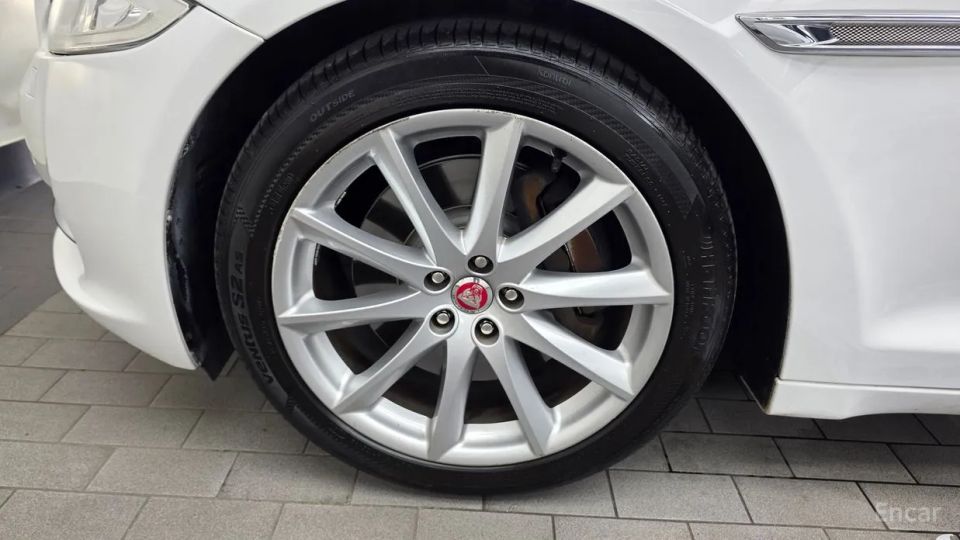 Jaguar XJ