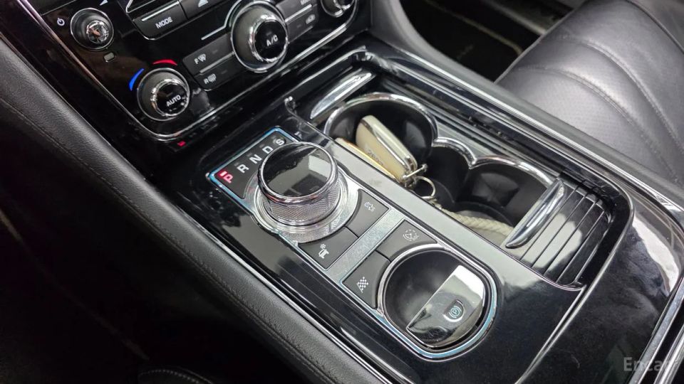 Jaguar XJ