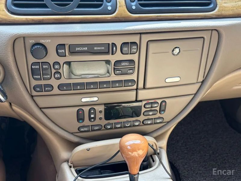 Jaguar S-TYPE