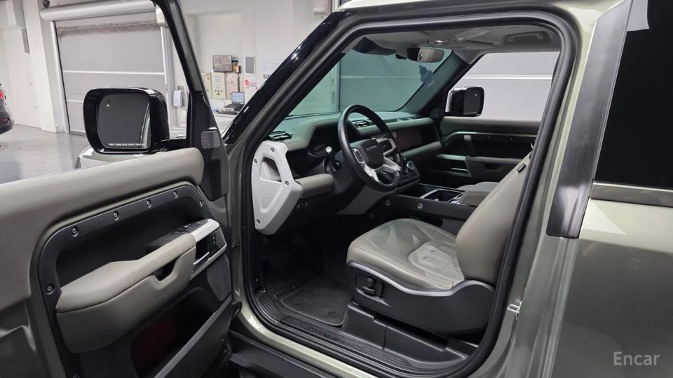 Land Rover Defender