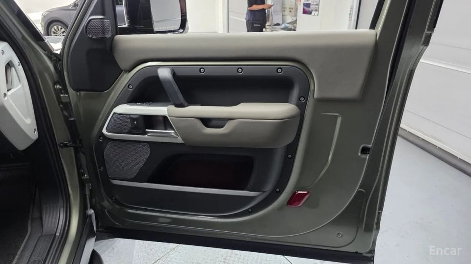 Land Rover Defender