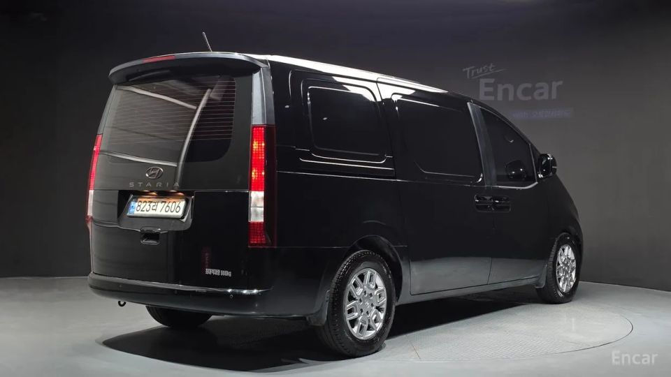 Hyundai Staria