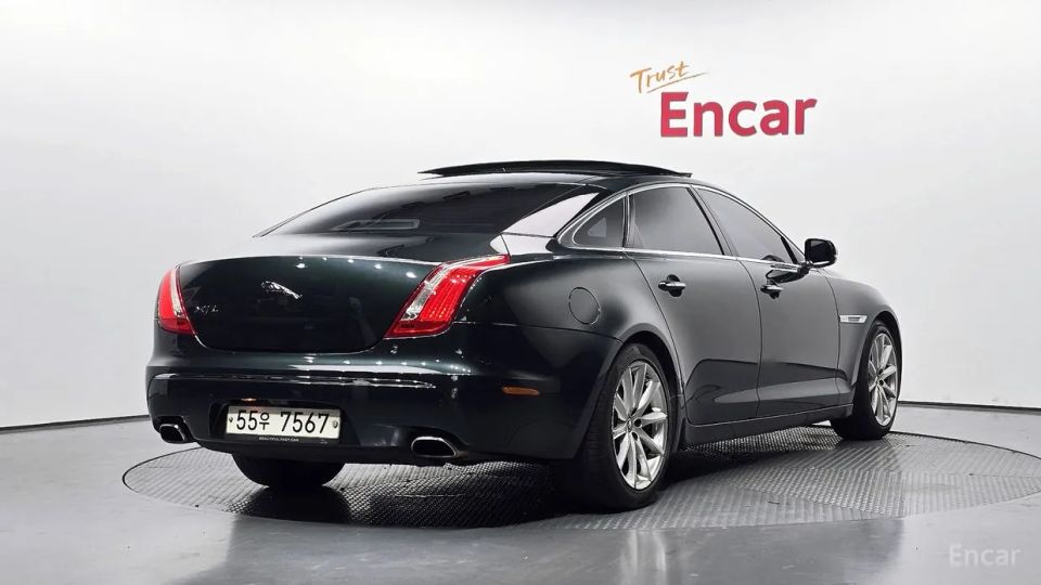 Jaguar XJ