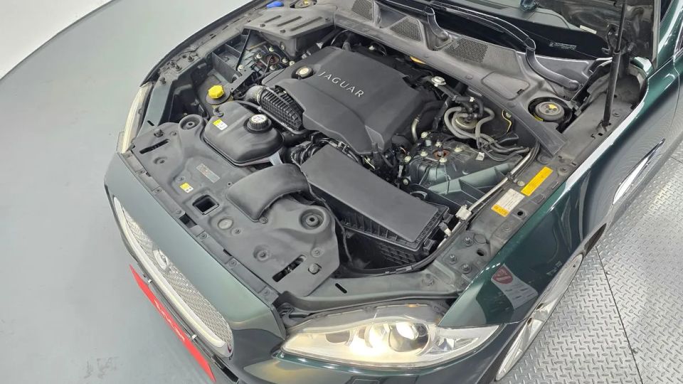 Jaguar XJ