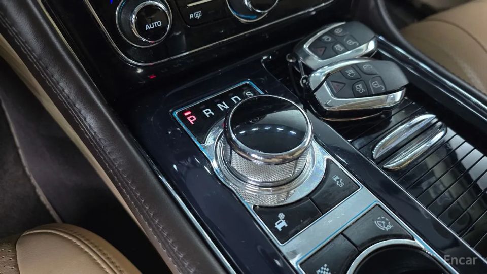 Jaguar XJ