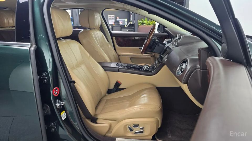Jaguar XJ