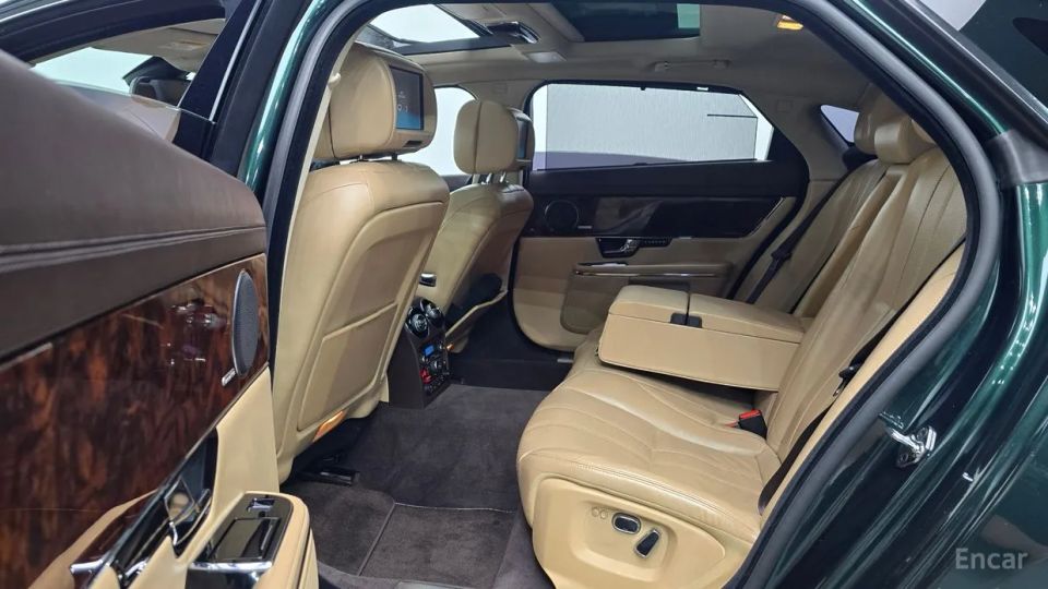 Jaguar XJ