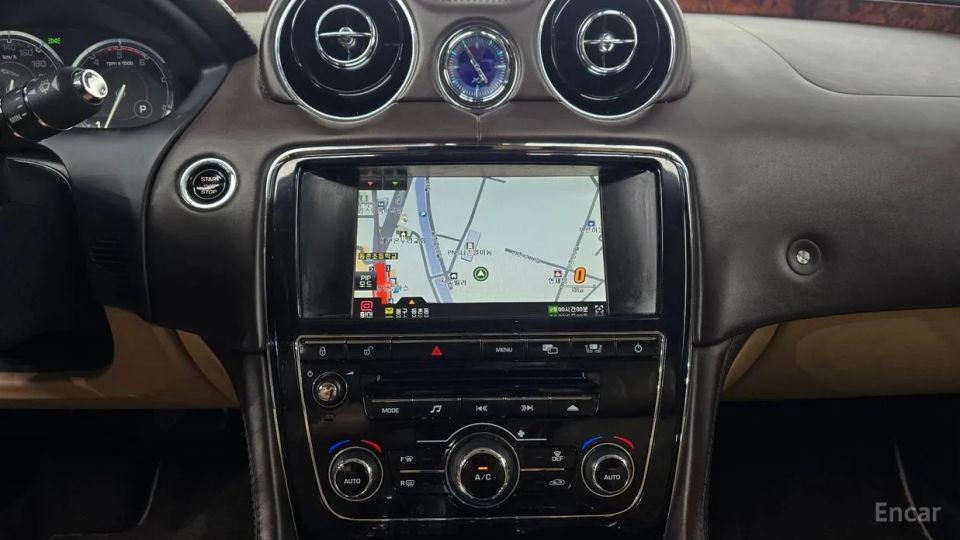 Jaguar XJ