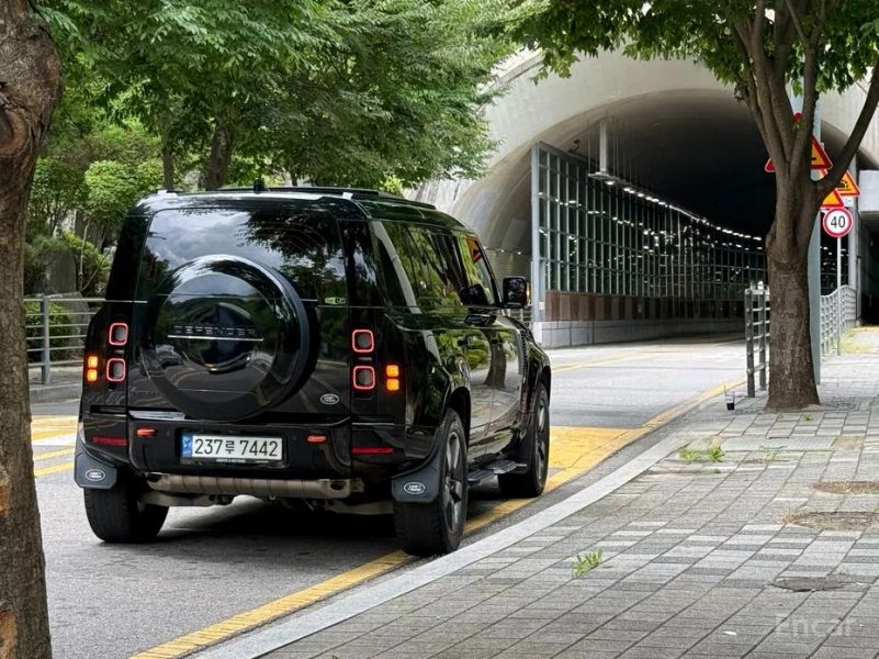 Land Rover Defender