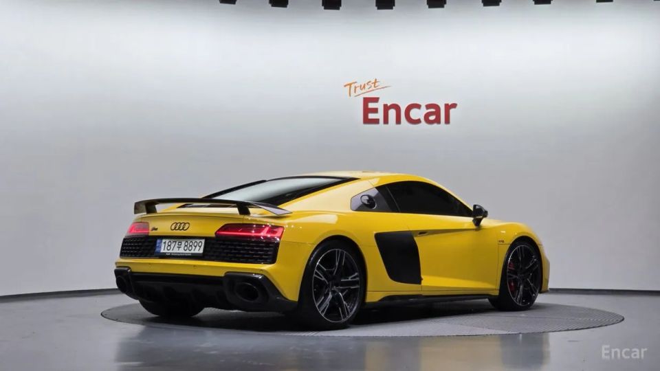 Audi R8