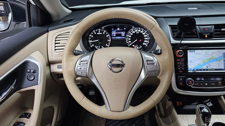 Nissan altima