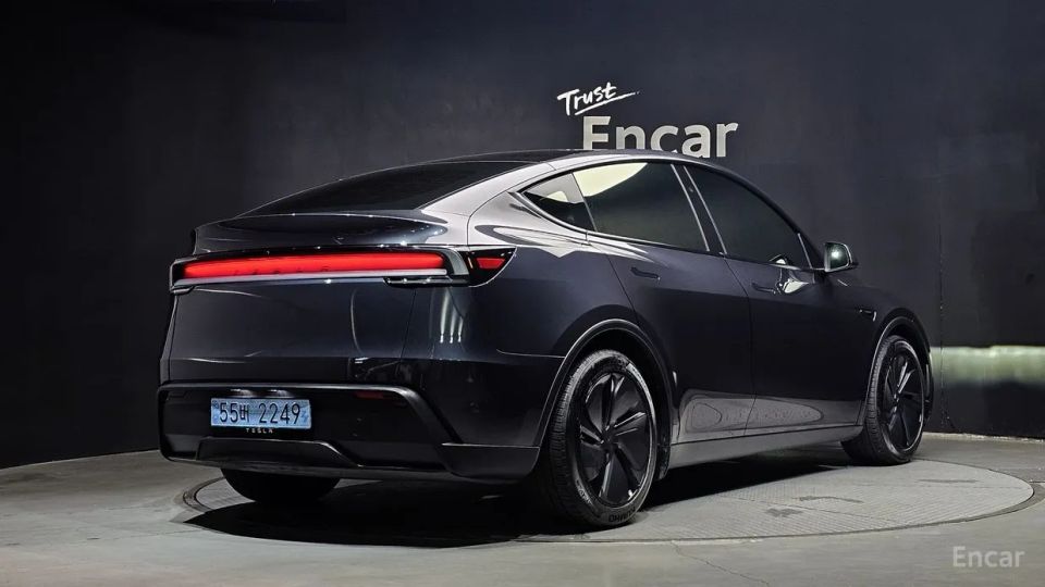 Tesla model-y