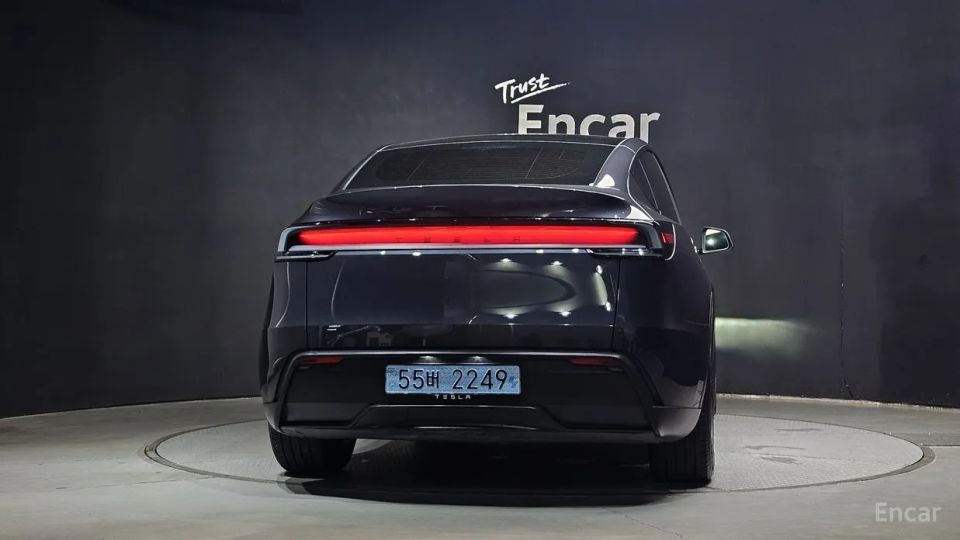 Tesla model-y