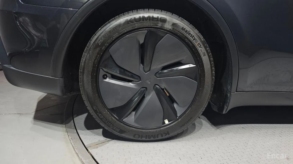 Tesla model-y