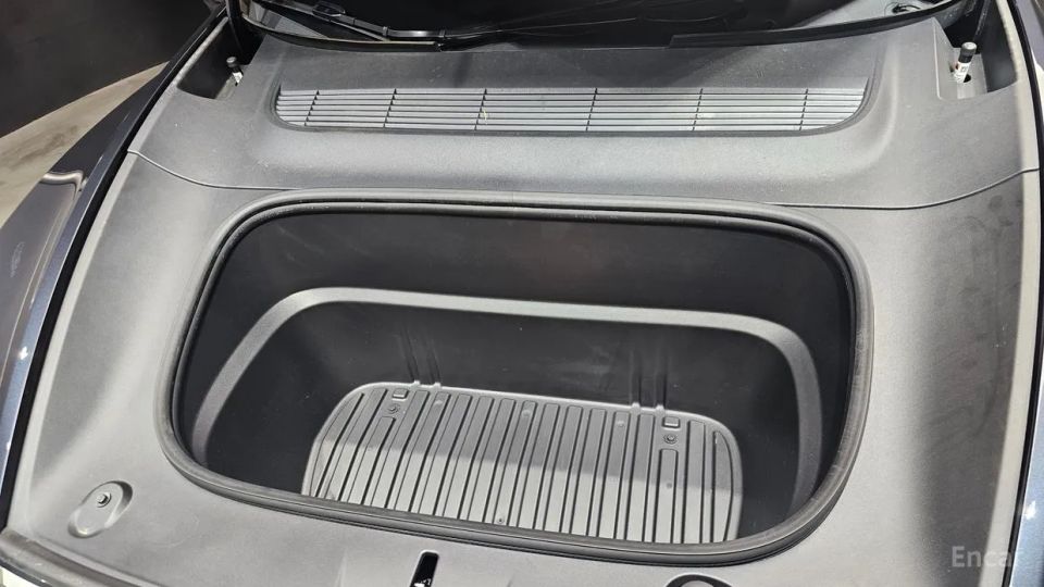 Tesla model-y