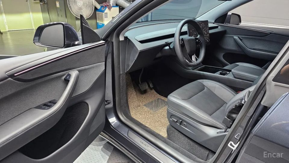 Tesla model-y