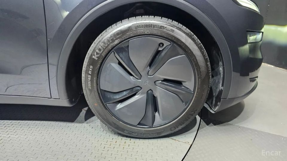 Tesla model-y