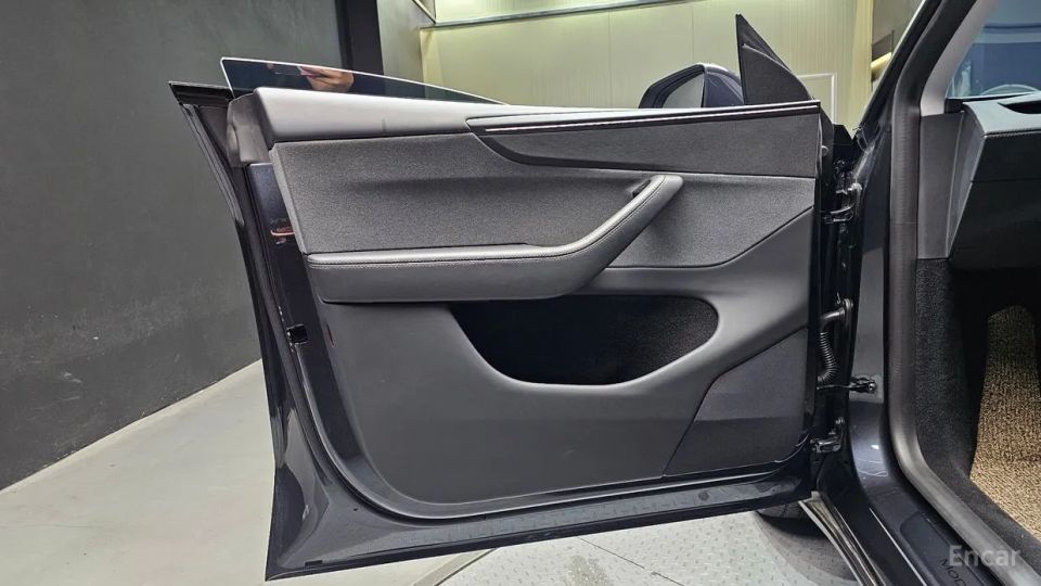 Tesla model-y
